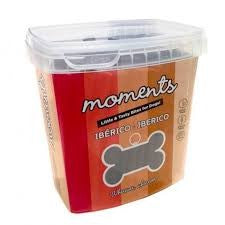 MOMENTS DOG